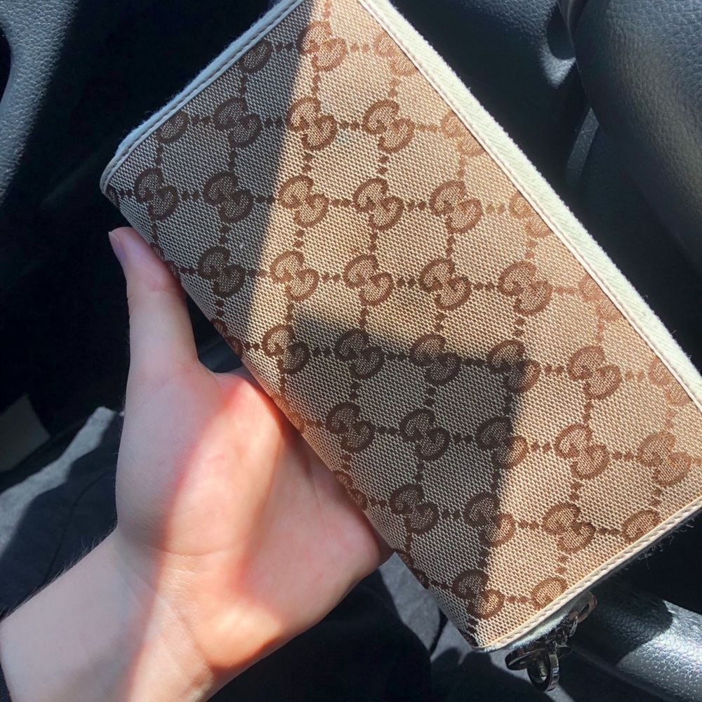 GUCCI WALLET!